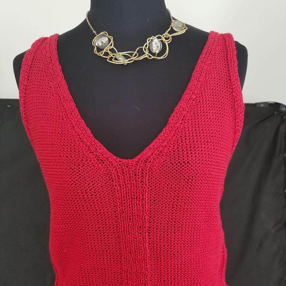 DKNY Sleeveless Tank Top.